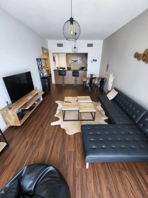 Apartamento Cozy 1Br In Iconic Tower Abu Dabi Exterior foto