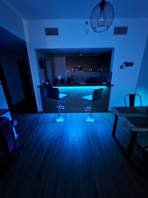 Apartamento Cozy 1Br In Iconic Tower Abu Dabi Exterior foto