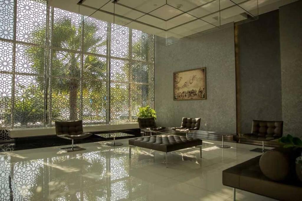 Apartamento Cozy 1Br In Iconic Tower Abu Dabi Exterior foto