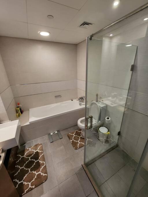 Apartamento Cozy 1Br In Iconic Tower Abu Dabi Exterior foto