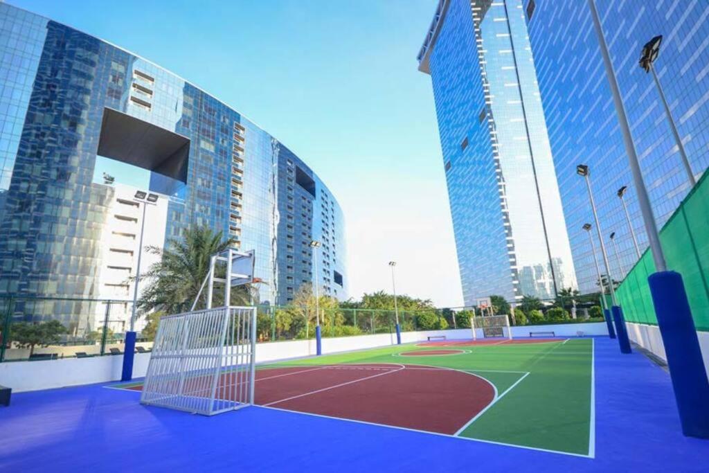 Apartamento Cozy 1Br In Iconic Tower Abu Dabi Exterior foto